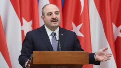 Mustafa Varank'tan Hüseyin Baş'a: Komik olan siyasetçiyim diye utanmadan ortalıkta gezip yorum yapmak