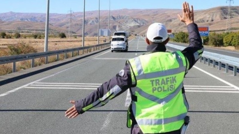 Ali Yerlikaya'dan dönüş yolundaki tatilcilere: 'Lütfen trafik kurallarına uyalım'