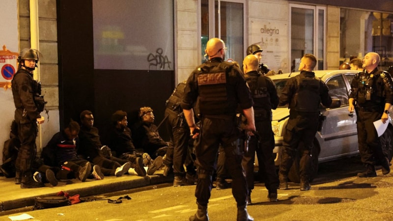 Fransa'da olaylar durulmuyor: Paris'in Şanzelize Caddesi tahliye edildi