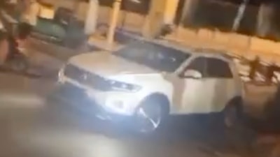 Fransa'nın Marsilya kentinde bir araba galerisi yağmalandı