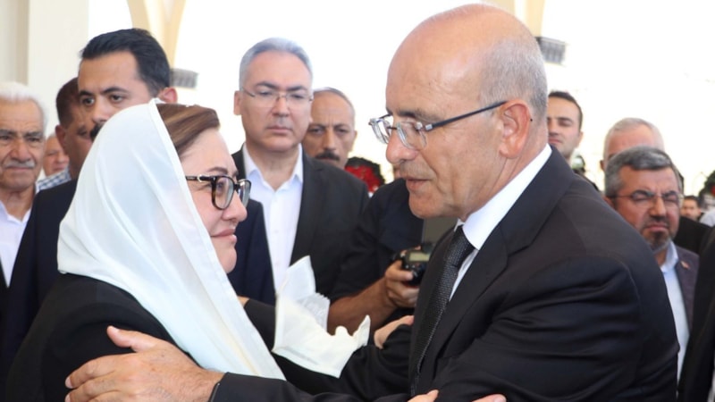 Fatma Şahin'in acı günü! Babası son yolculuğuna uğurlandı