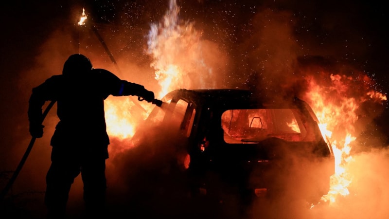 Fransa'da 17 yaşındaki Nael'in öldürülmesinin ardından ülke savaş alanına döndü