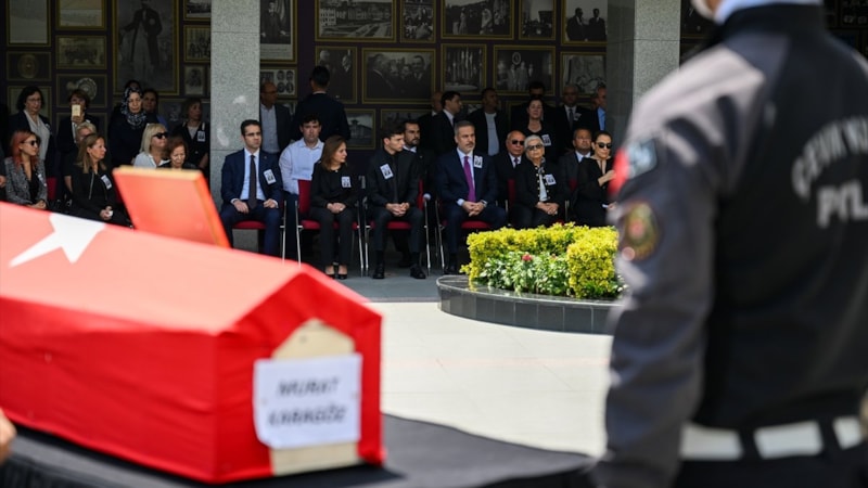 Hakan Fidan Türkiye'nin Lizbon Büyükelçisi Murat Karagöz'ün cenaze törenine katıldı