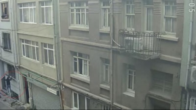 İstanbul'da ev sahibiyle karşılaşan hırsızın kaçışı