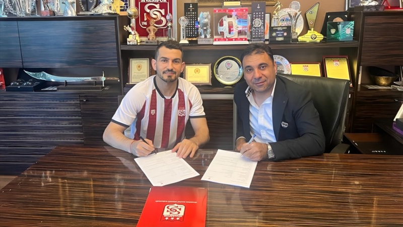 Sivasspor, Emrah Başsan'ı renklerine bağladı