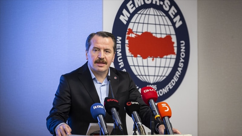 Memur-Sen Genel Başkanı Ali Yalçın, Bakan Vedat Işıkhan ile görüştü