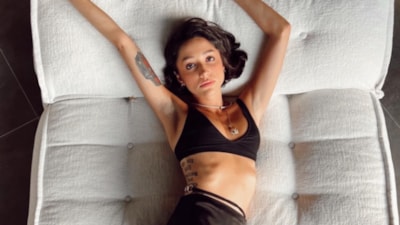 30 oldu! Zeynep Bastık'tan doğum gününde Roman şov