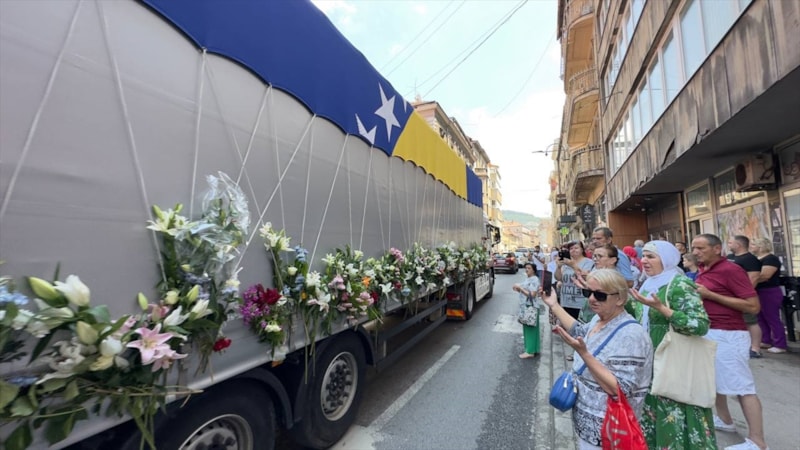 Saraybosna'da 30 soykırım kurbanına veda: Toprağa verilecekler