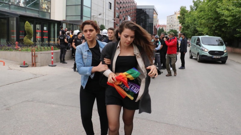 Eskişehir’de LBGTİ yürüyüşü