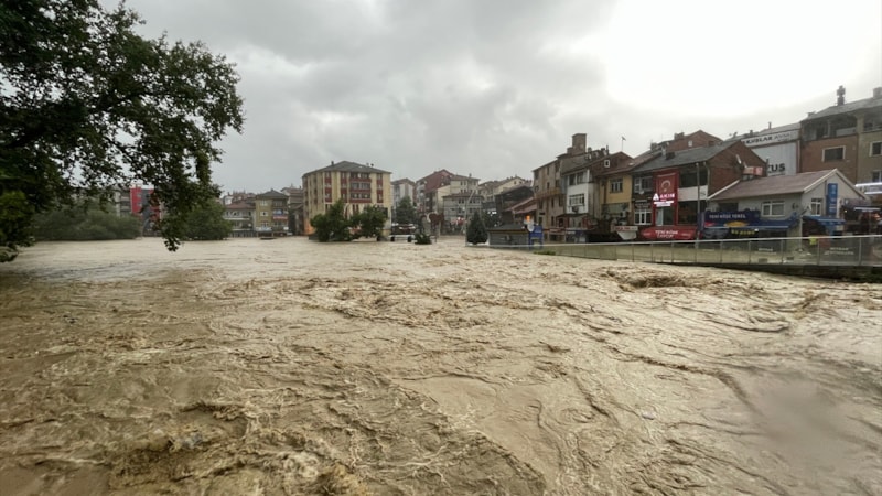 Meteoroloji'den 13 il için uyarı: Turuncu kod verildi