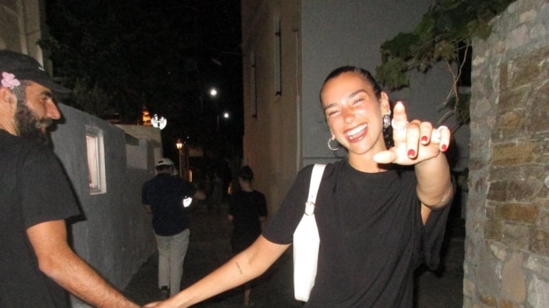 Dua Lipa Yunanistan'da