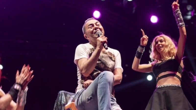 Serdar Ortaç yeni çıkacak şarkısını duyurdu