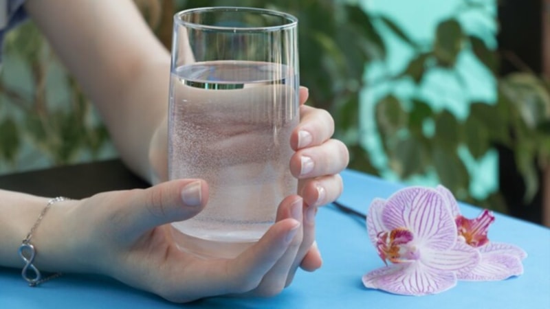 Uyanır uyanmaz su içenler o etkiyi yaşıyor! Eğer bir bardak su içerseniz... ŞOKE EDEN OLAY