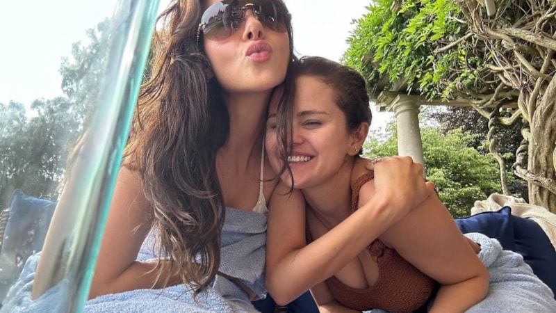 Selena Gomez, mayosuyla poz verdi