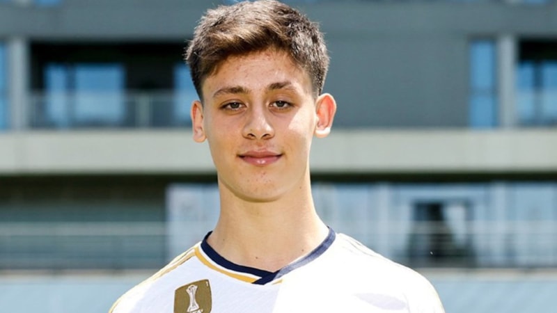 Arda Güler’in sevgilisi bakın kim çıktı: Galatasaray'ın yıldızıyla kameralara yakalandı!