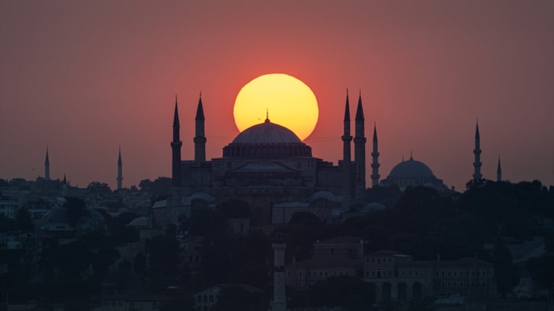 İstanbul'da gün batımı, eşsiz görüntüsüyle seyir zevki sundu