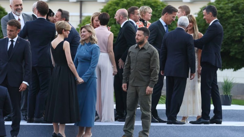 NATO Zirvesi'nde Vladimir Zelensky'nin dikkat çeken fotoğrafı