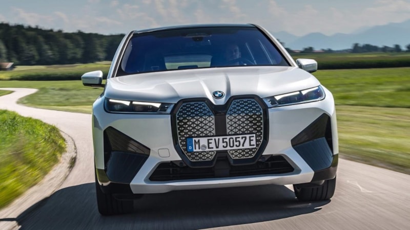 BMW'nin devasa böbrek ızgarası satışları artırdı