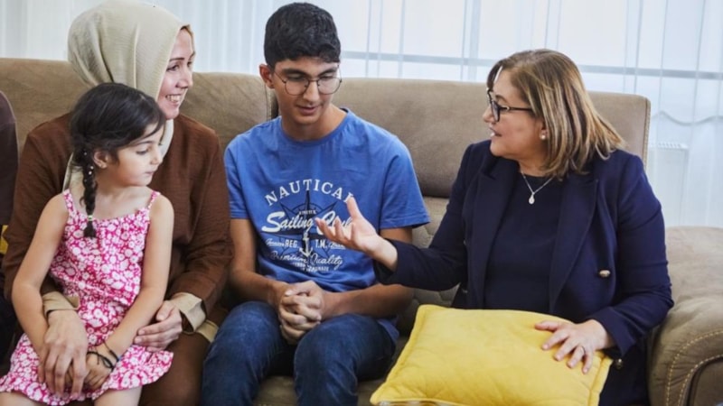 Fatma Şahin'den LGS'de tam puan alan öğrencilere altın