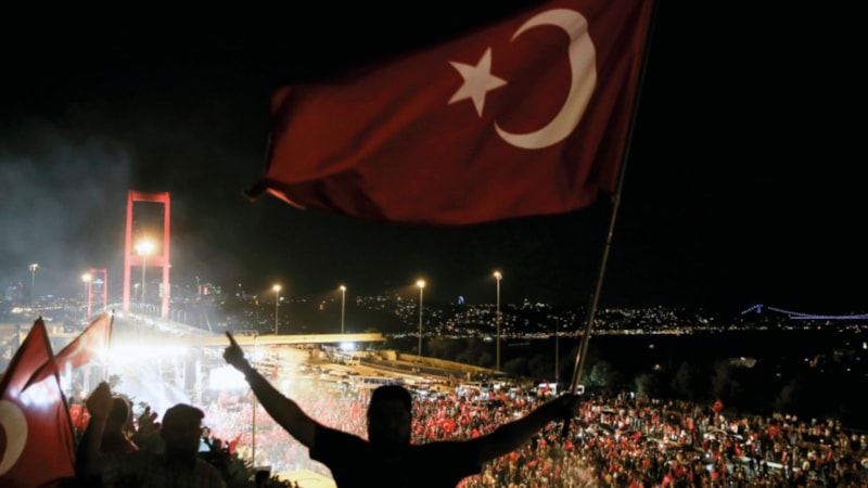 Pakistan ve Katar'dan 15 Temmuz mesajı