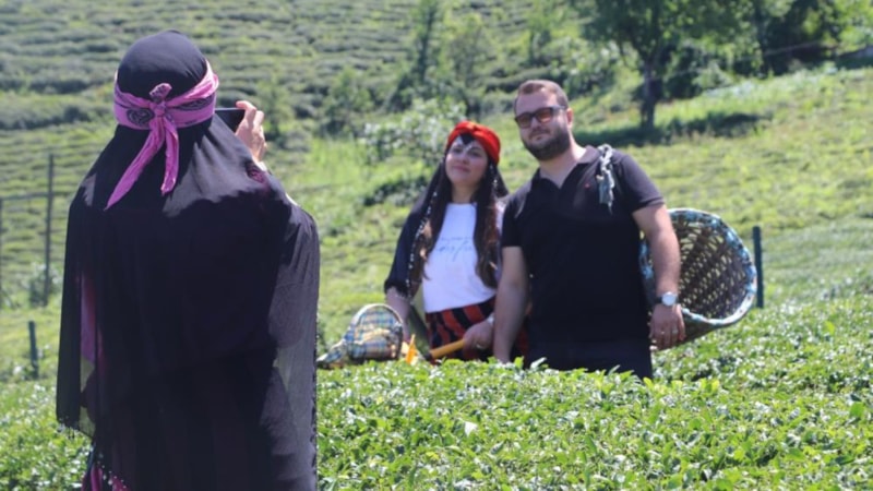 Rize'deki çay bahçesi turizm noktası haline geldi