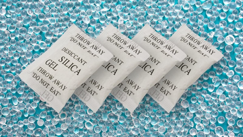 Sakın atmayın! Ayakkabı ve çantalardan çıkan o küçük paket bakın ne işe yarıyor...