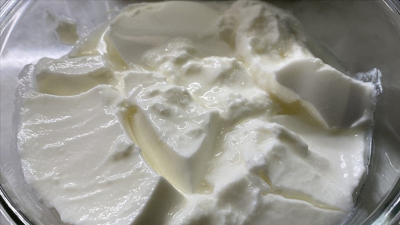 Ekşi yoğurt 3 kaşıkla bal oluyor! Ne şeker, ne tatlandırıcı...