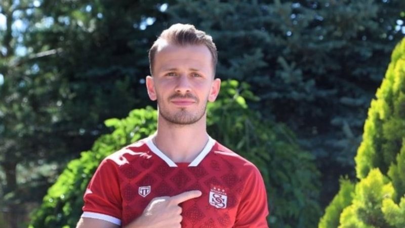 Trabzonspor'da ayrılık: Abdulkadir Parmak'ın Sivasspor'a transferi KAP'a bildirildi