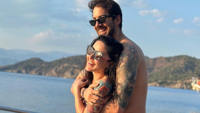 Melek Mosso, sevgilisiyle tatile çıktı