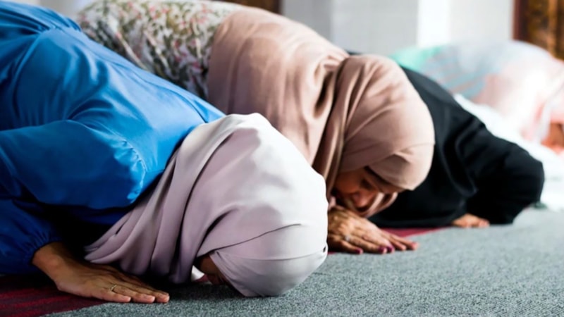 Kadınların cuma namazı kılmaları zorunlu mudur? Cuma namazı kimlere farzdır?