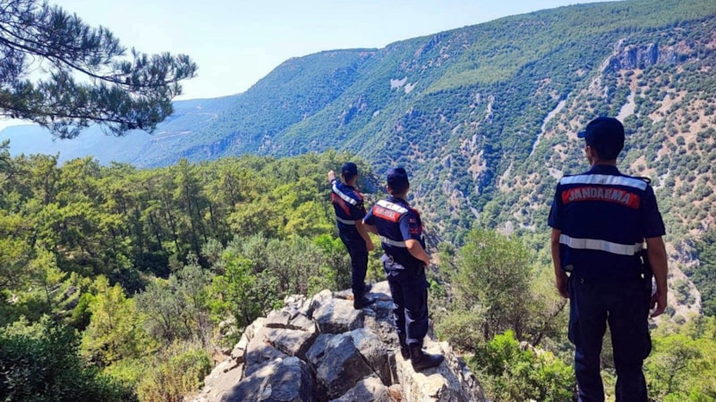 Muğla'da orman yangınına karşı jandarma devriye geziyor