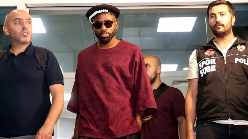 Galatasaray'ın yeni transferi Cedric Bakambu, İstanbul'da