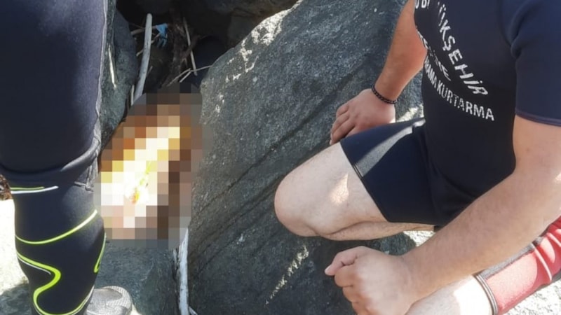 Ordu'da dalga kıranların arasında cansız beden bulundu