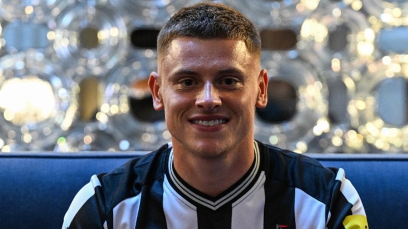 Harvey Barnes resmen Newcastle United'da