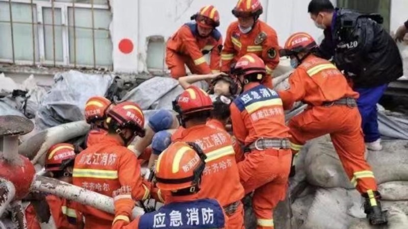 Çin'de orta okul spor salonunun çatısı çöktü: 11 kişinin cesedi çıkarıldı