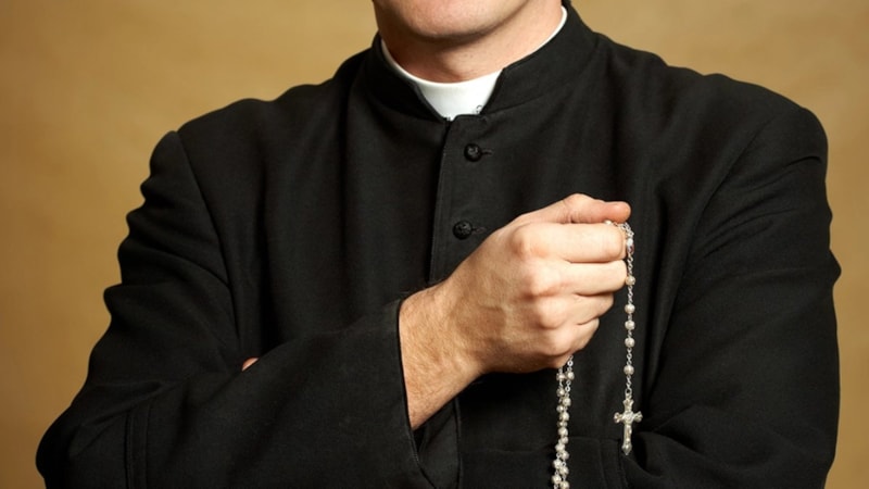 Uyuşturucu dağıttığından şüphelenilen Polonyalı rahip gözaltına alındı