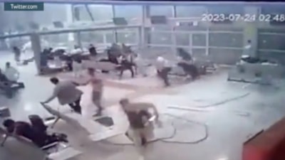 Yemen'de fırtına havaalanında camları patlattı