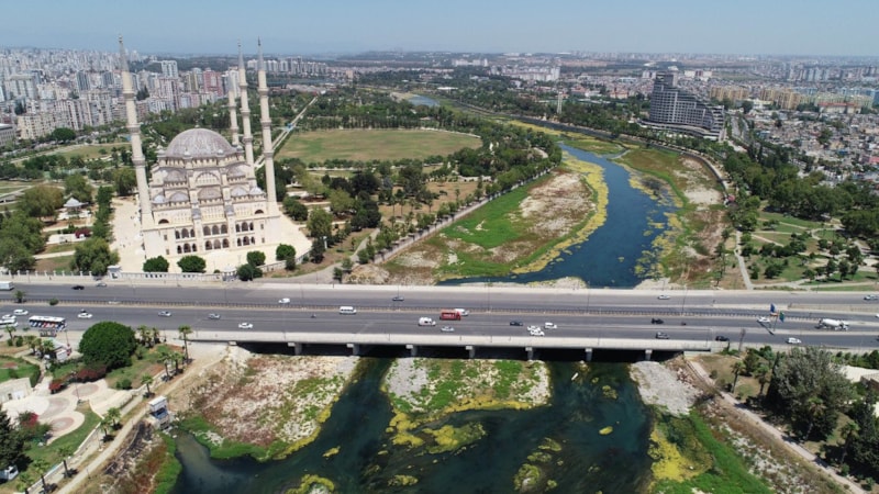 Adana'da Seyhan Nehri bataklığa dönüştü