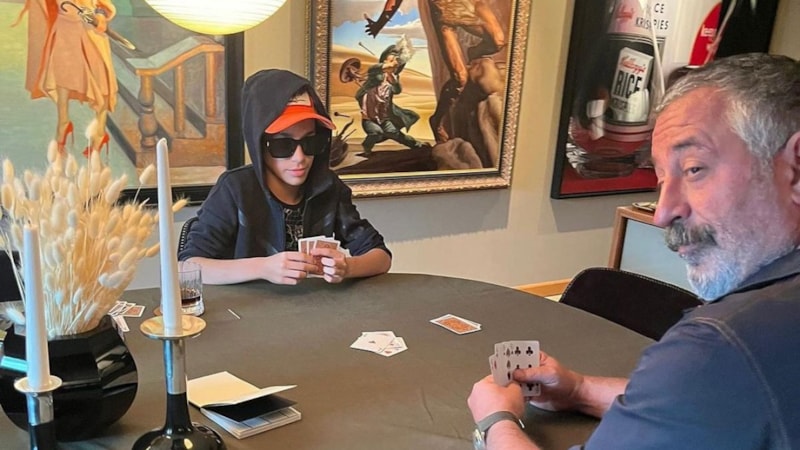 Cem Yılmaz velilere tavsiye verdi