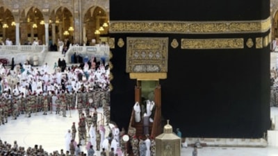 Kabe, gül ve zemzem suyuyla yıkandı