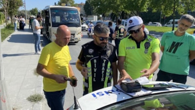 Bakırköy'de emniyet kemersiz yakalanan minibüs şoförü cezaya itiraz etti