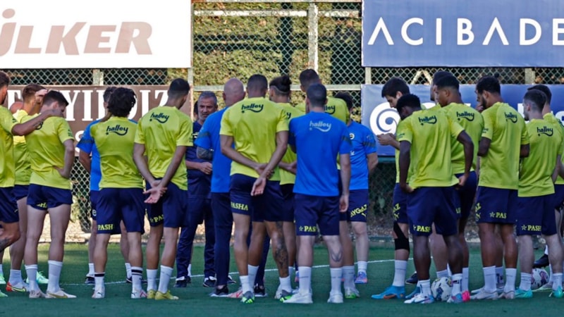 Fenerbahçe'nin UEFA kadrosu değişti