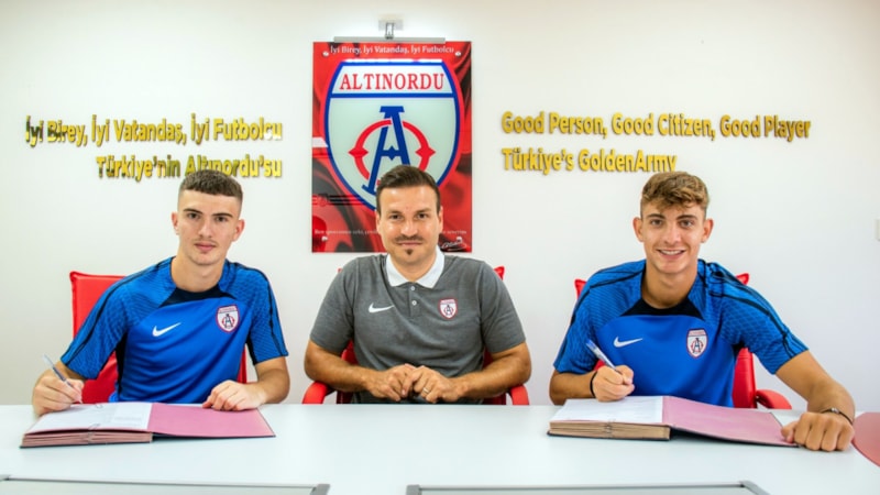Altınordu 2 genç futbolcusuyla profesyonel sözleşme imzaladı