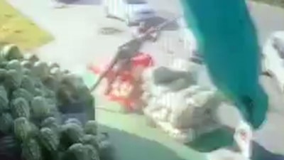 Erzurum'da şemsiye ile uçan esnaf