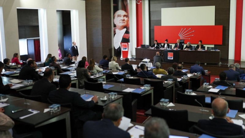 CHP'de milletvekillerine konan yeni medya kuralları: Dini konulara girmeyin