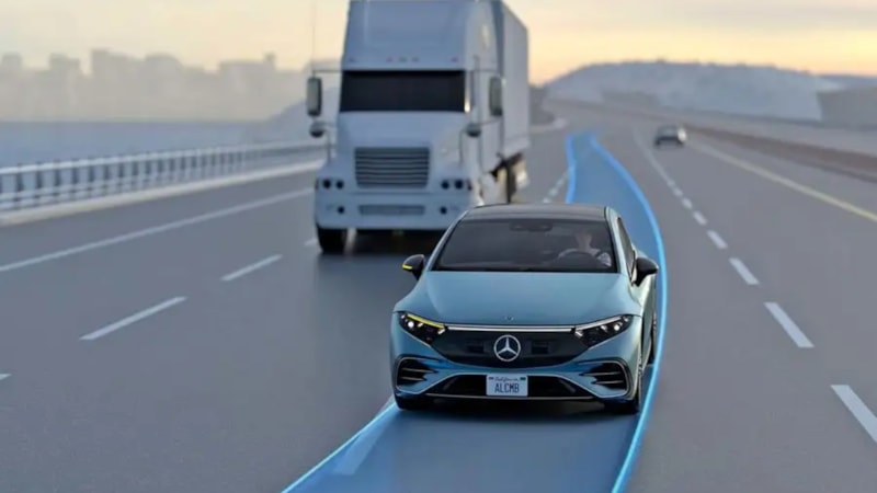 Mercedes, otomatik sollama  özelliğini Avrupa'da yayınladı