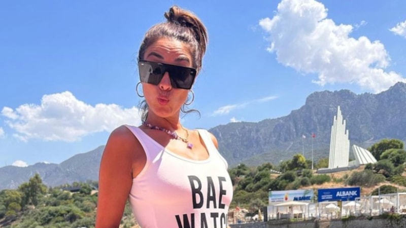 Zuhal Topal'dan tatil pozları