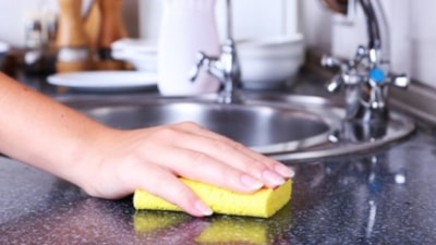 Beyaz sirkeyi mutfağınızın o alanlarında sakın kullanmayın! Çok büyük zararı var...