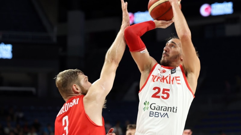 12 Dev Adam Polonya'yı mağlup etti