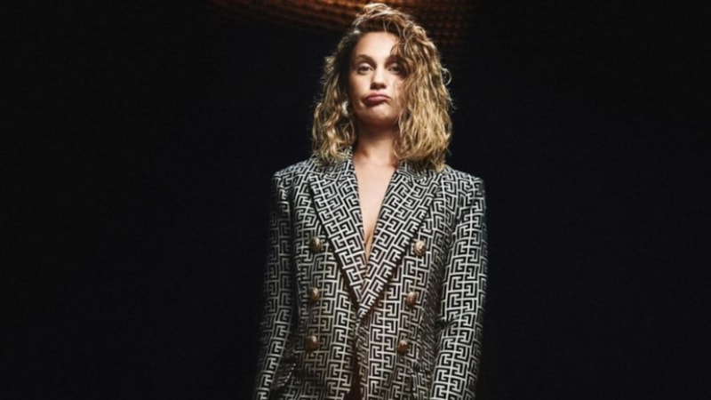 Farah Zeynep Abdullah'tan bikinili poz